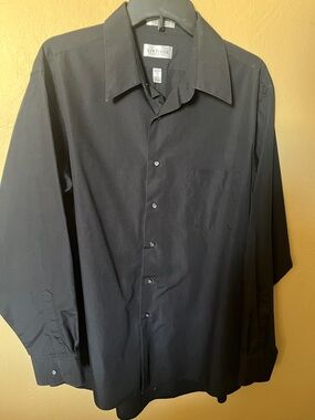 Van Heusen Men's Black Dress Shirt